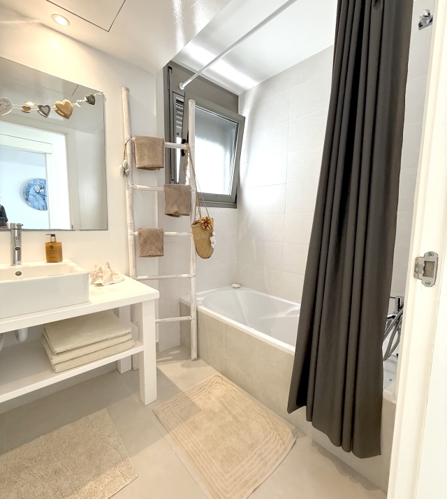 Resa Estates Ibiza longter rental Cala Tarida penthouse bathroom 2.jpeg